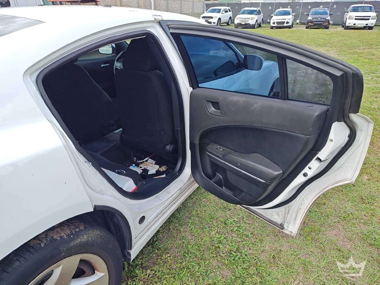 2017-dodge-charger-sedan-image-17