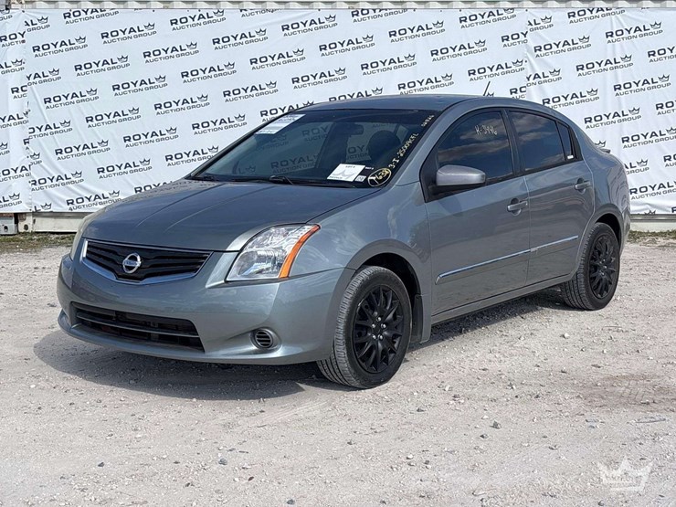 2011-nissan-sentra-sedan-image-1