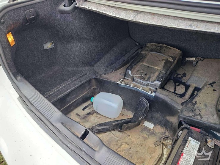 2013-dodge-charger-sedan-image-17