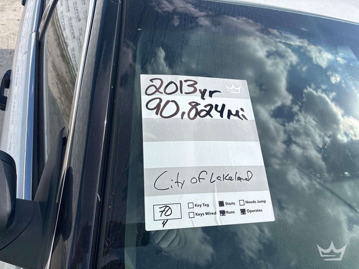 2013-ford-taurus-sedan-image-23