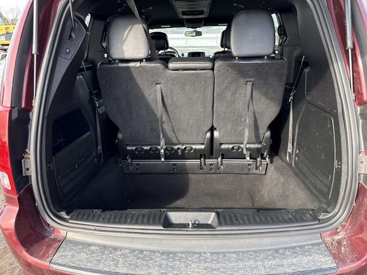 2016-dodge-grand-caravan-image-24