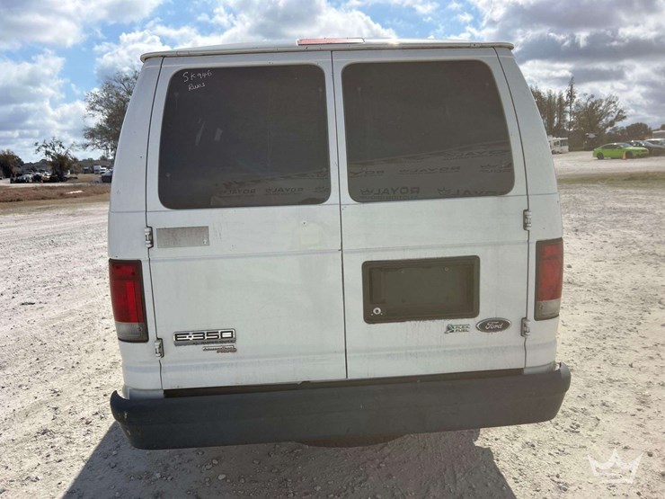 2011-ford-e350-image-26