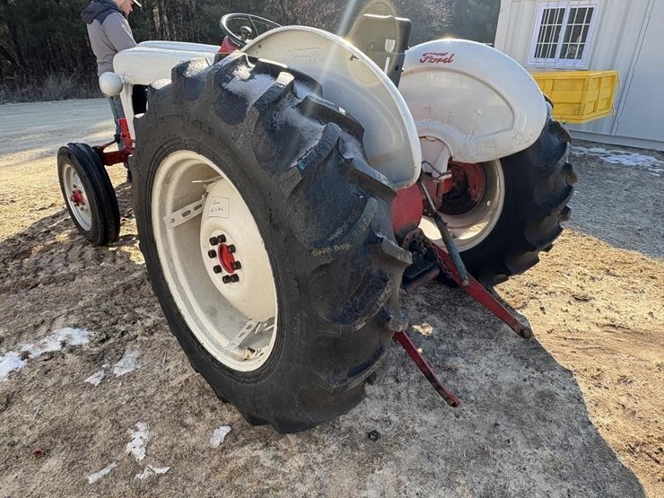 1950-ford-600-image-3