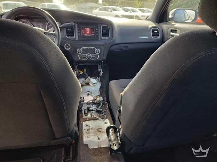 2015-dodge-charger-sedan-image-23