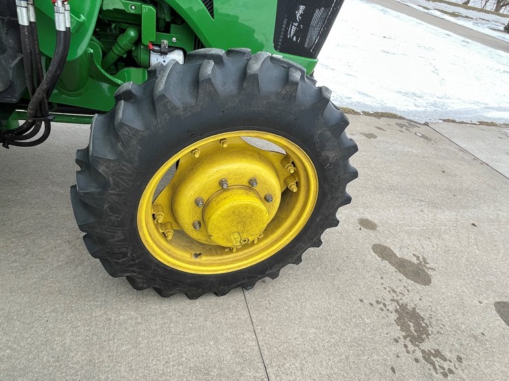 2015-john-deere-5075e-image-43