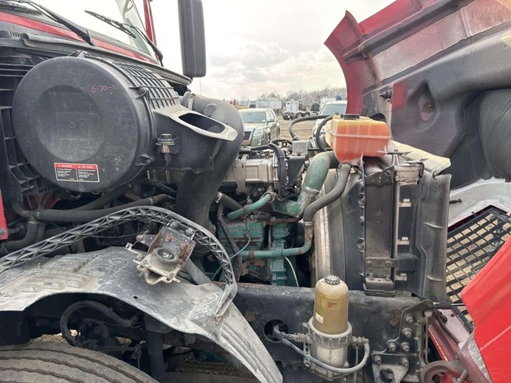 2007-volvo-vn-image-33