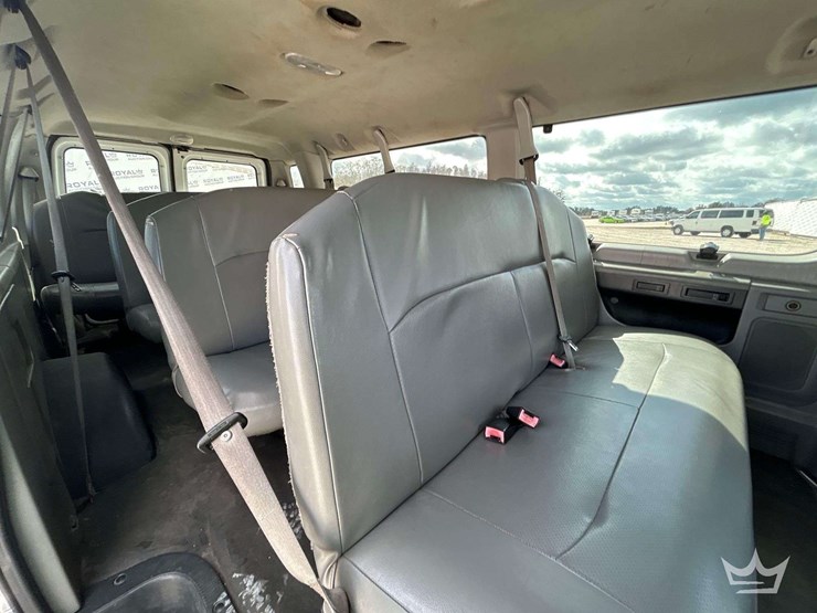 2012-ford-e350-image-24