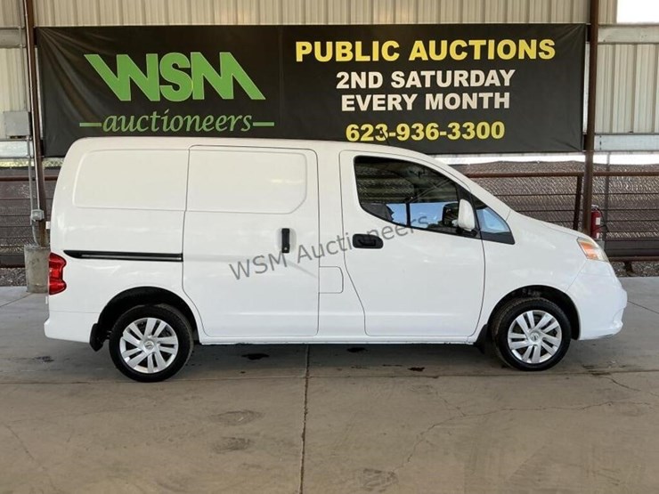 2017-nissan-nv200-image-1