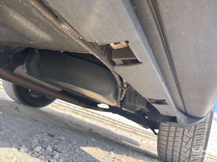 2013-ford-taurus-sedan-image-19