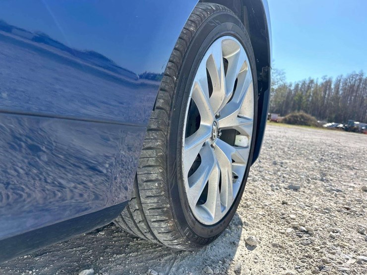 2015-hyundai-genesis-3.8-coupe-image-25