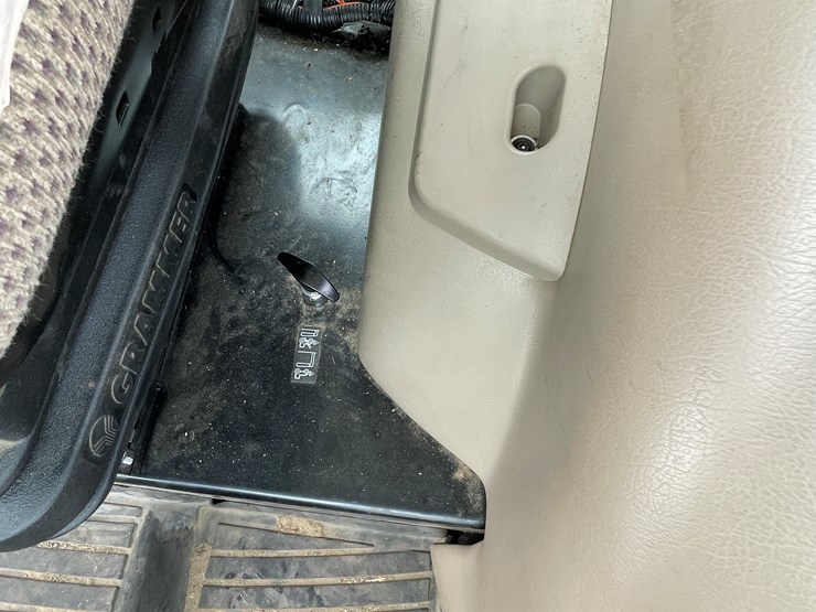 2015-john-deere-5075e-image-48