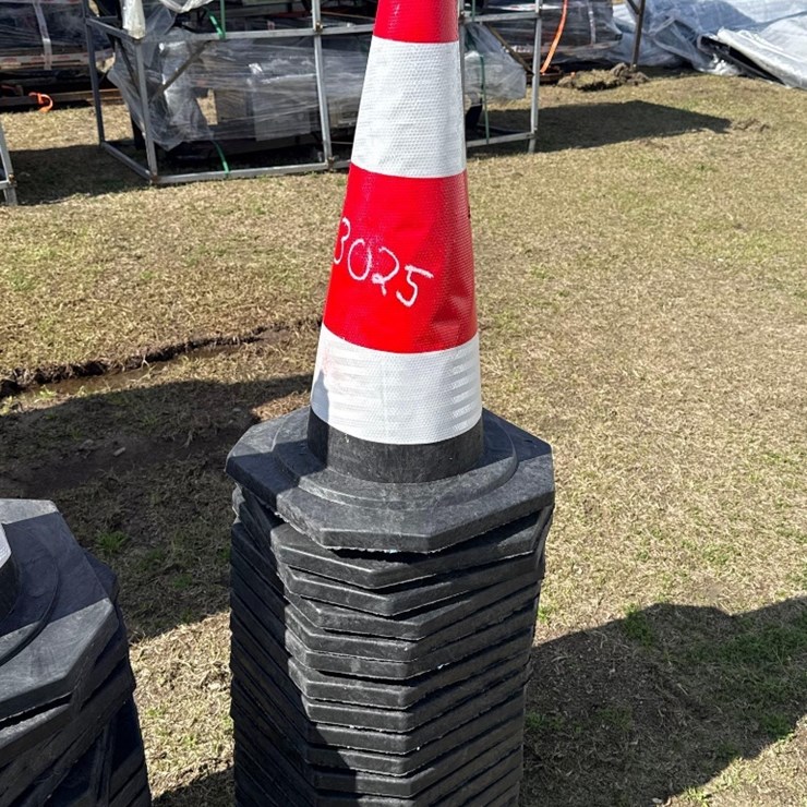 SINGLE STACK OF SAFETY CONES