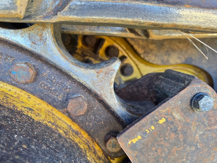 2015-caterpillar-953d-image-65