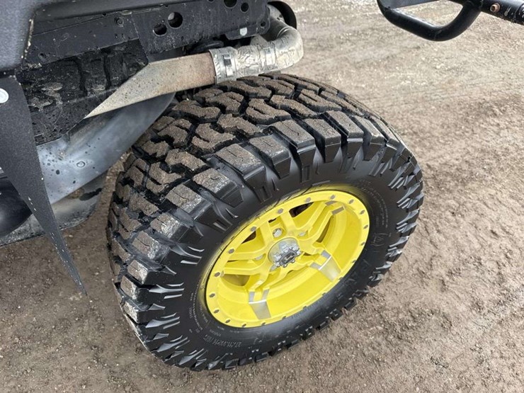 2016-john-deere-gator-image-11