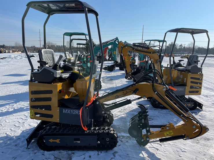 #5377-•-mx12rx-mini-excavator-image-3