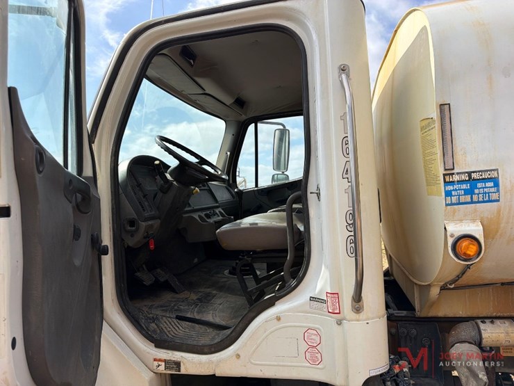 2018-freightlinerwater-truck-image-18