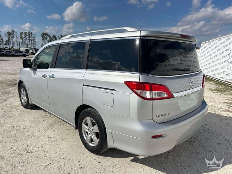 2014-nissan-quest-image-4