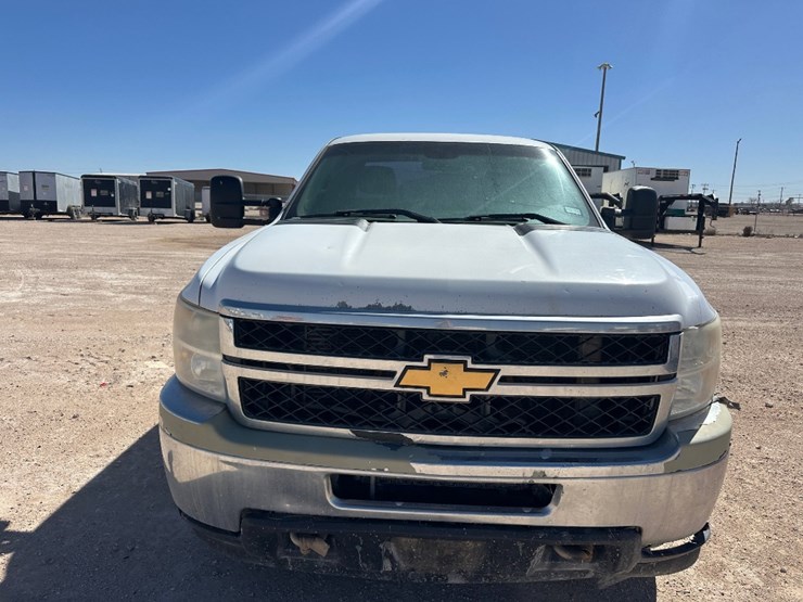 2013-chevrolet-silverado-2500hd-image-2