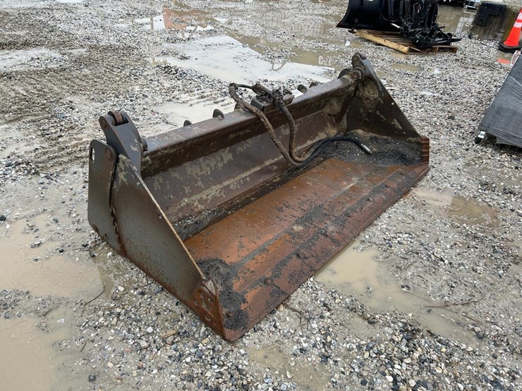 86”-4in1-skid-steer-bucket-image-4
