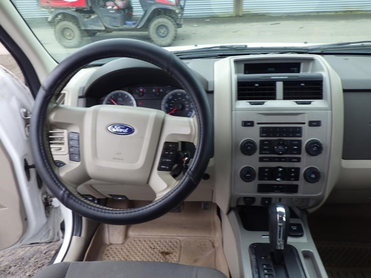2010-ford-escape-image-9