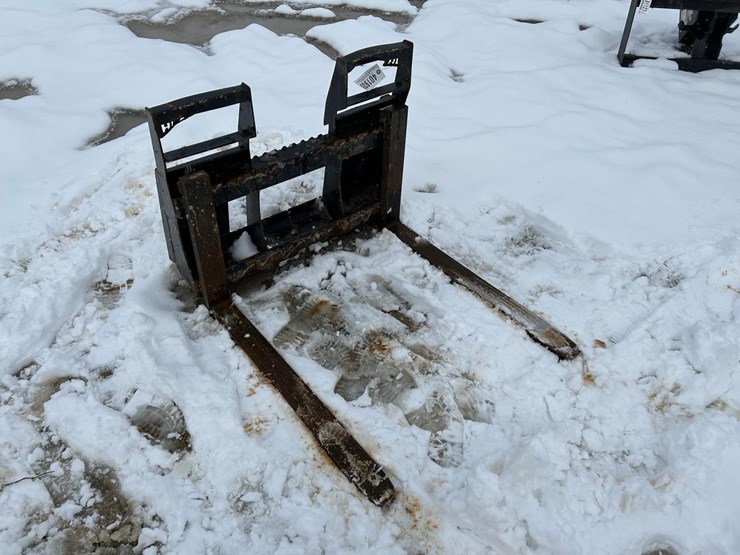 36”-skid-steer-pallet-forks-image-1