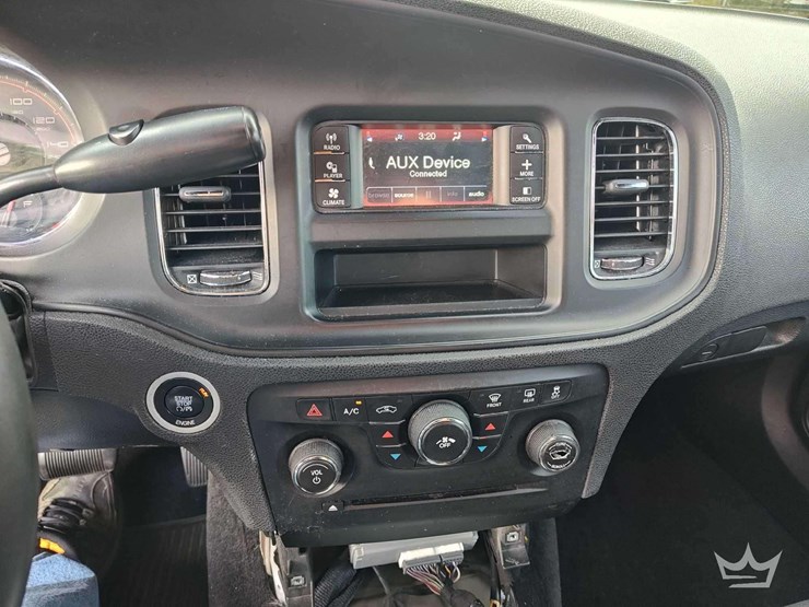 2013-dodge-charger-sedan-image-40