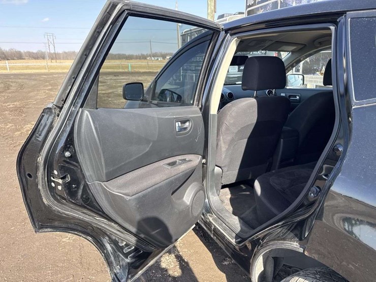 2010-nissan-rogue-image-14