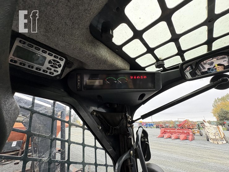 2015-deere-326e-image-15