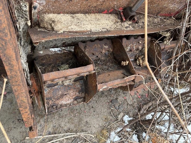 gehl-scavenger-slinger-spreader---off-site-image-12