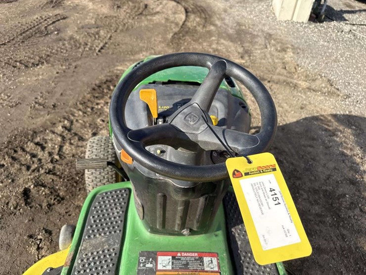 john-deere-l120-image-14