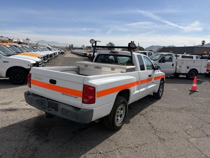 2007-dodge-dakota-image-3