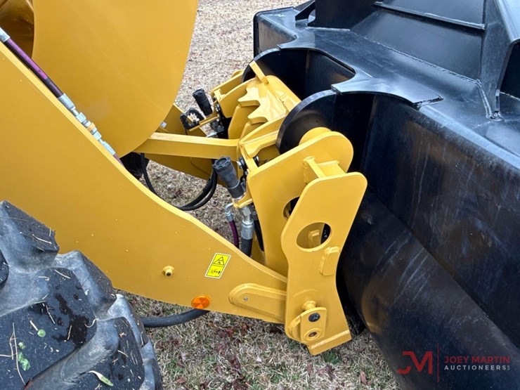 2026-caterpillar-926-image-11