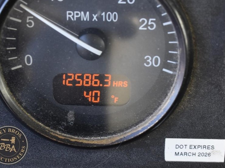 2012-peterbilt-348-image-35