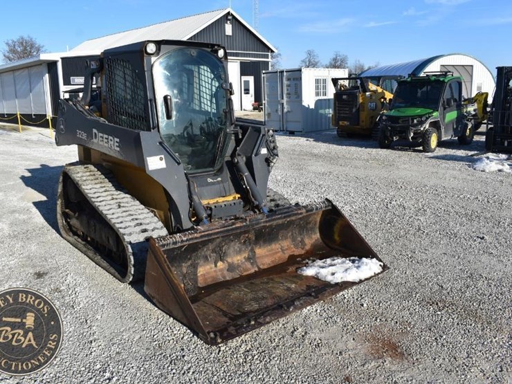 2015-deere-323e-image-19