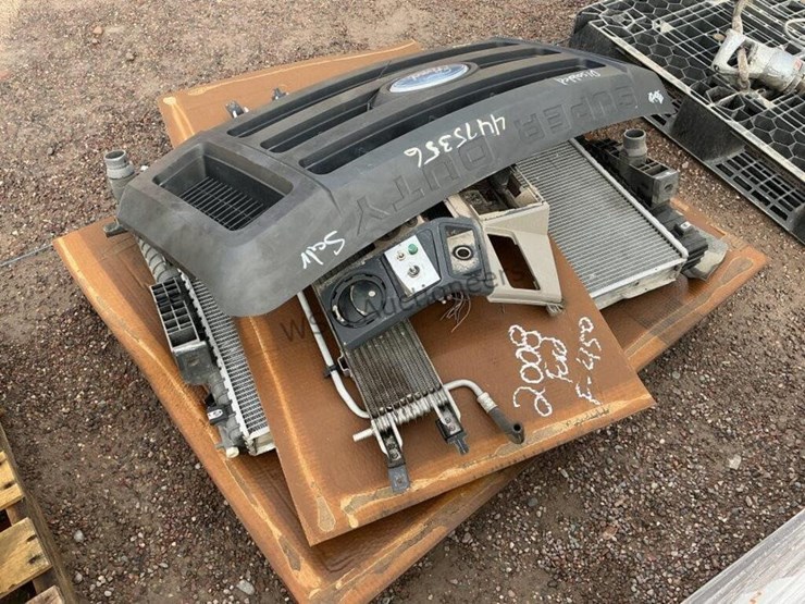 pallet-of-2008-ford-super-duty-parts-image-4