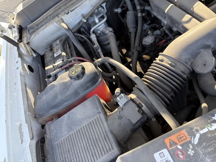 2011-chevrolet-2500-image-17