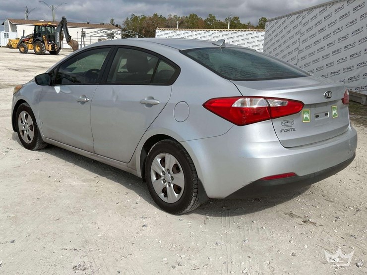 2016-kia-forte-sedan-image-4
