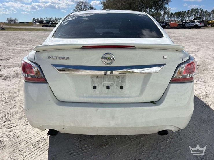 2015-nisan-altima-s-sedan-image-25