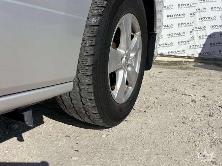 2014-nissan-quest-image-23