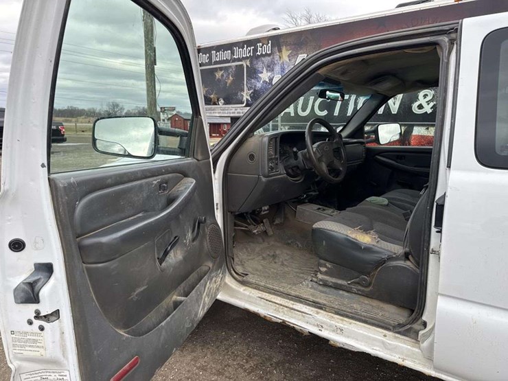 2005-gmc-sierra-2500-image-12