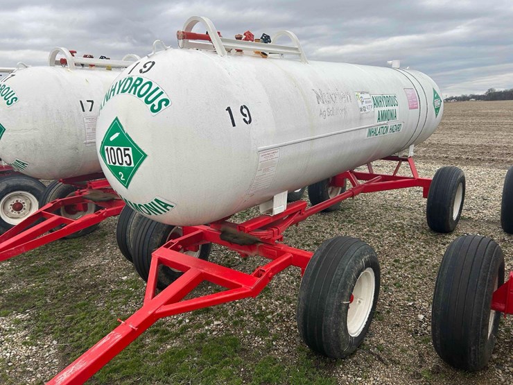 1000-gal.-nh3-tank-on-gear-#19 sells-offsite-image-13