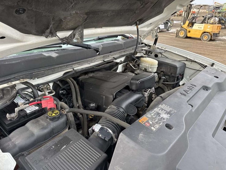 2013-chevrolet-2500-image-25