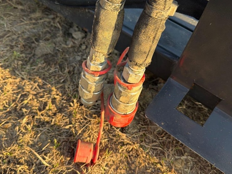 48"-hydraulic-forks-skid-steer-attachment-image-5