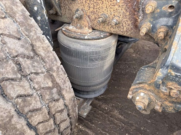 2007-volvo-vn-image-14