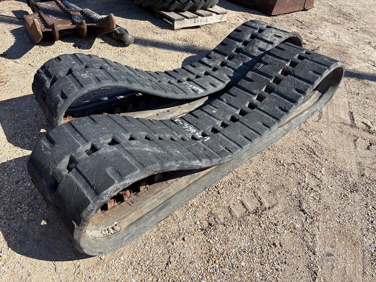 #3587-•-set-of-bobcat-tracks-image-2