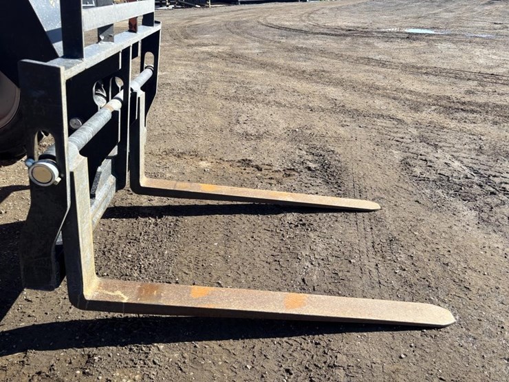 2018-jlg-8042-image-10