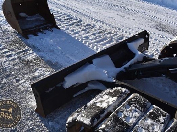 2022-case-cx75csr-image-28