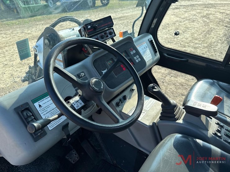 2004-bobcat-5600-toolcat-utv-image-16