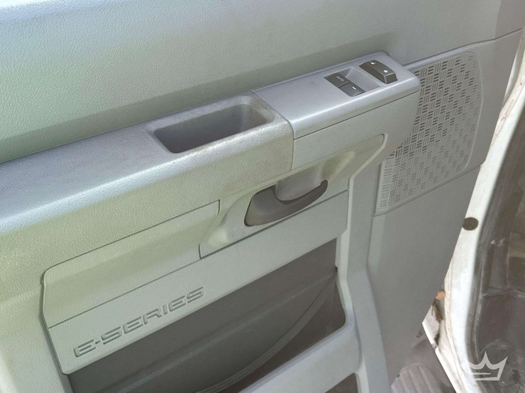 2011-ford-e350-image-10