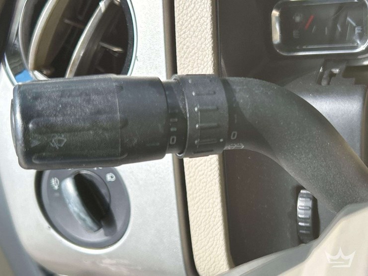 2011-ford-expedition-image-16